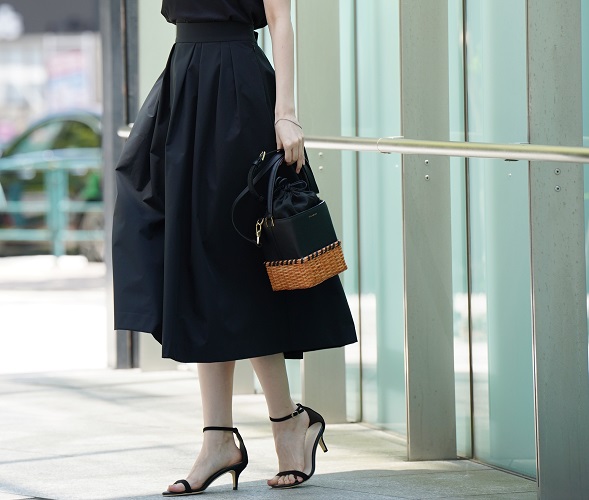 きちんと感と上品さ、裾に向かって広がるフレアがドラマティックな“セリーヌフレアミディスカート” | official_BLOG
